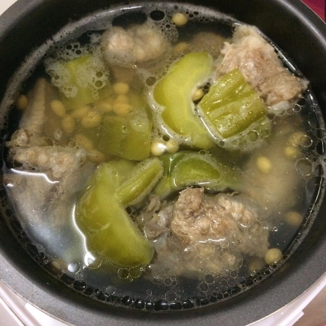 猪骨黄豆苦瓜汤