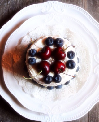 时下流行的鲜奶油戚风裸蛋糕