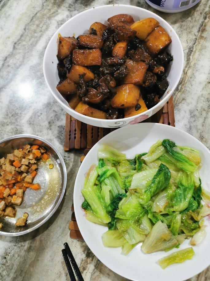 萝卜焖牛腩