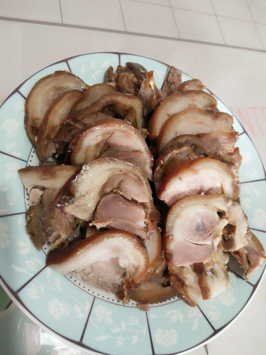 清爽不油腻的东北酱肘子