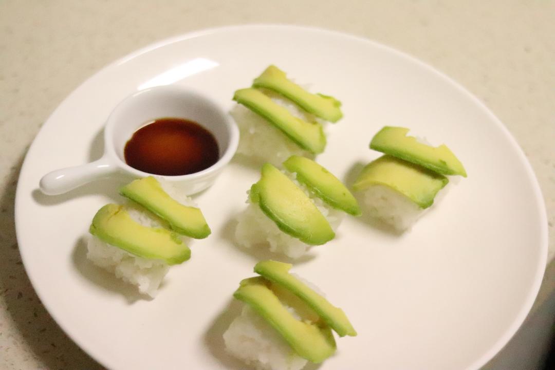 牛油果寿司🥑的做法