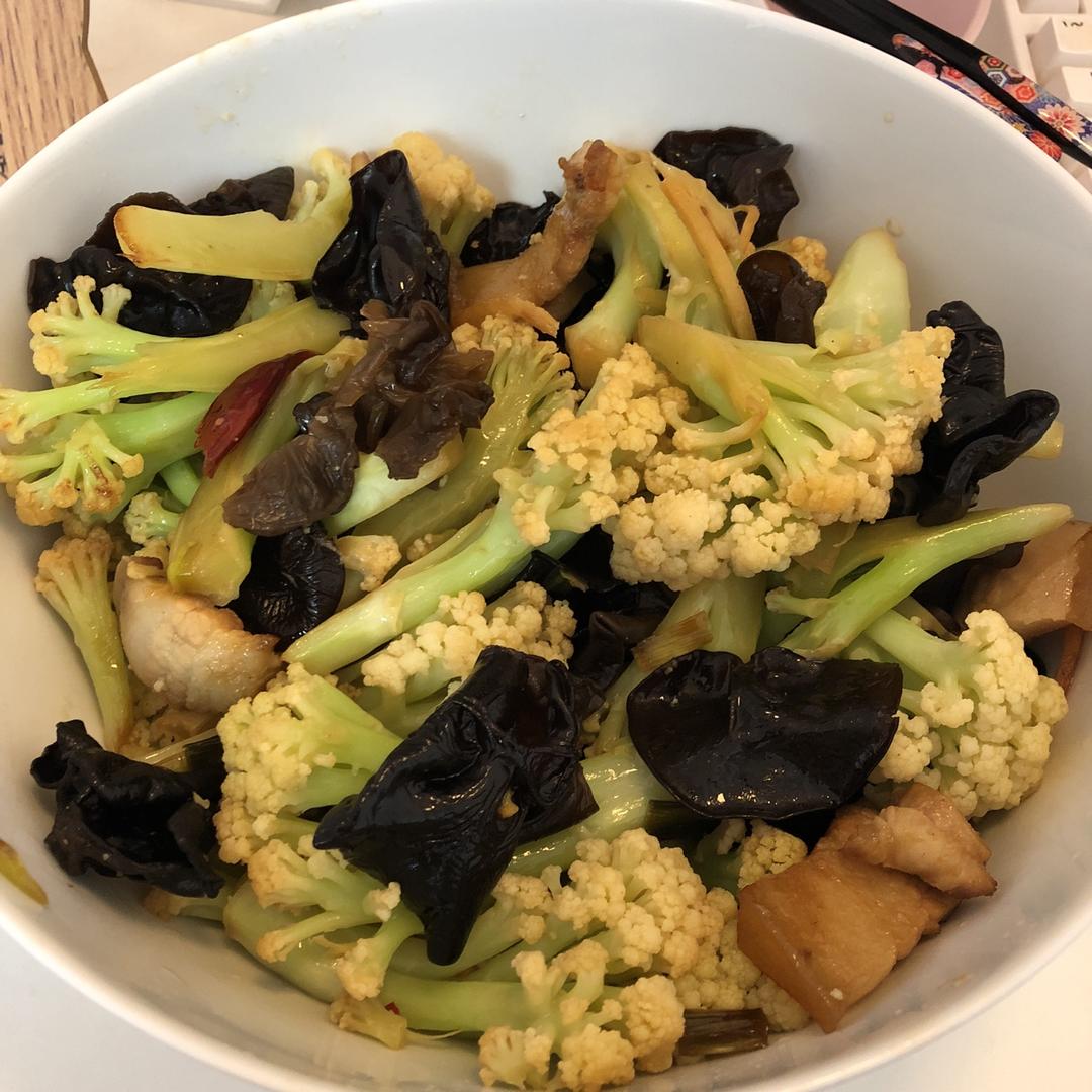 饭店必点的干锅花菜，是这么做出来的。