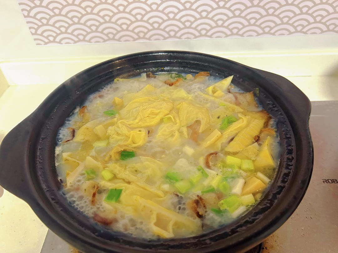河蚌咸肉春笋豆腐汤
