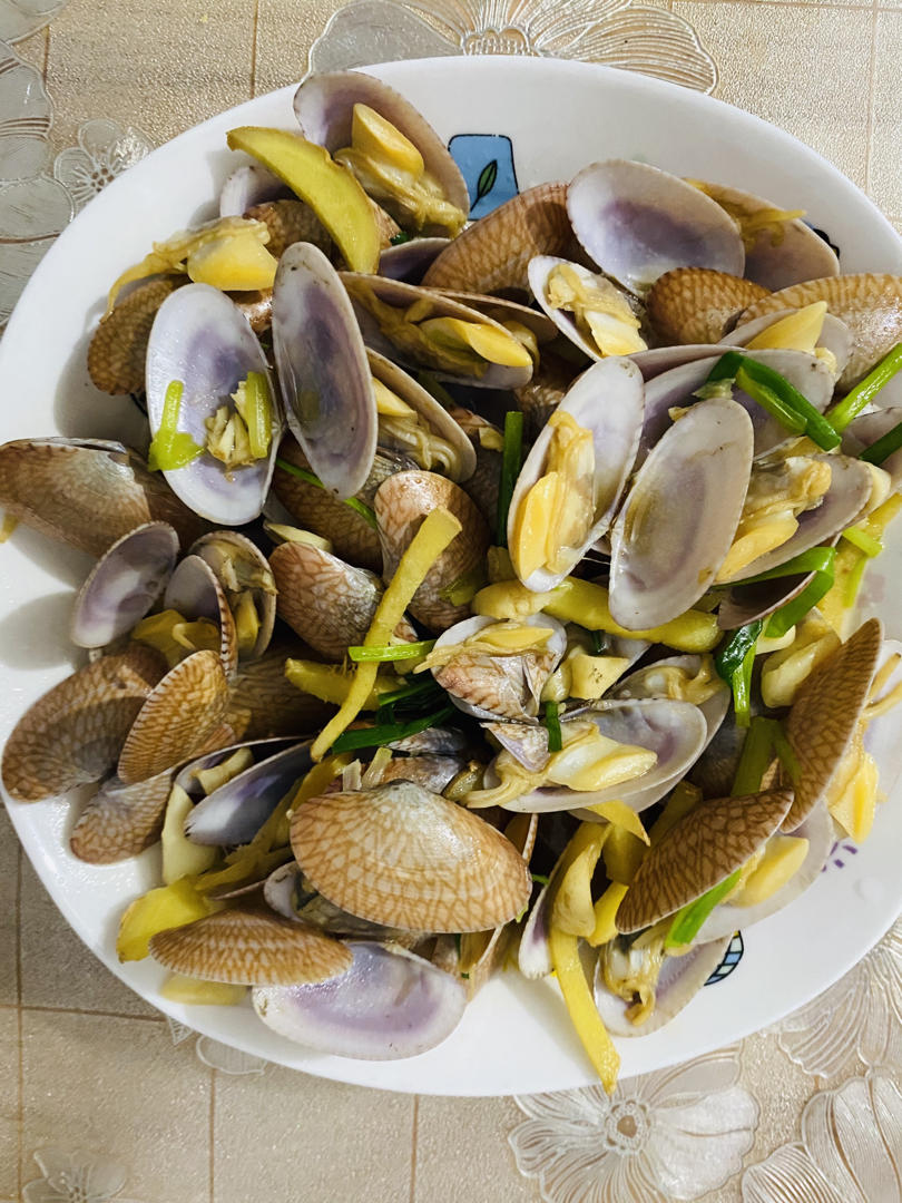 安静的做吃货做的姜蒜炒花甲(花蛤)
