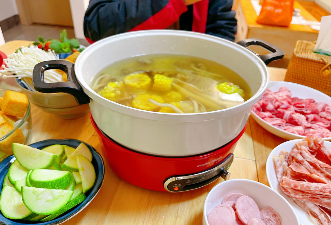 不用火锅底料也鲜美好吃的家庭版清汤锅底