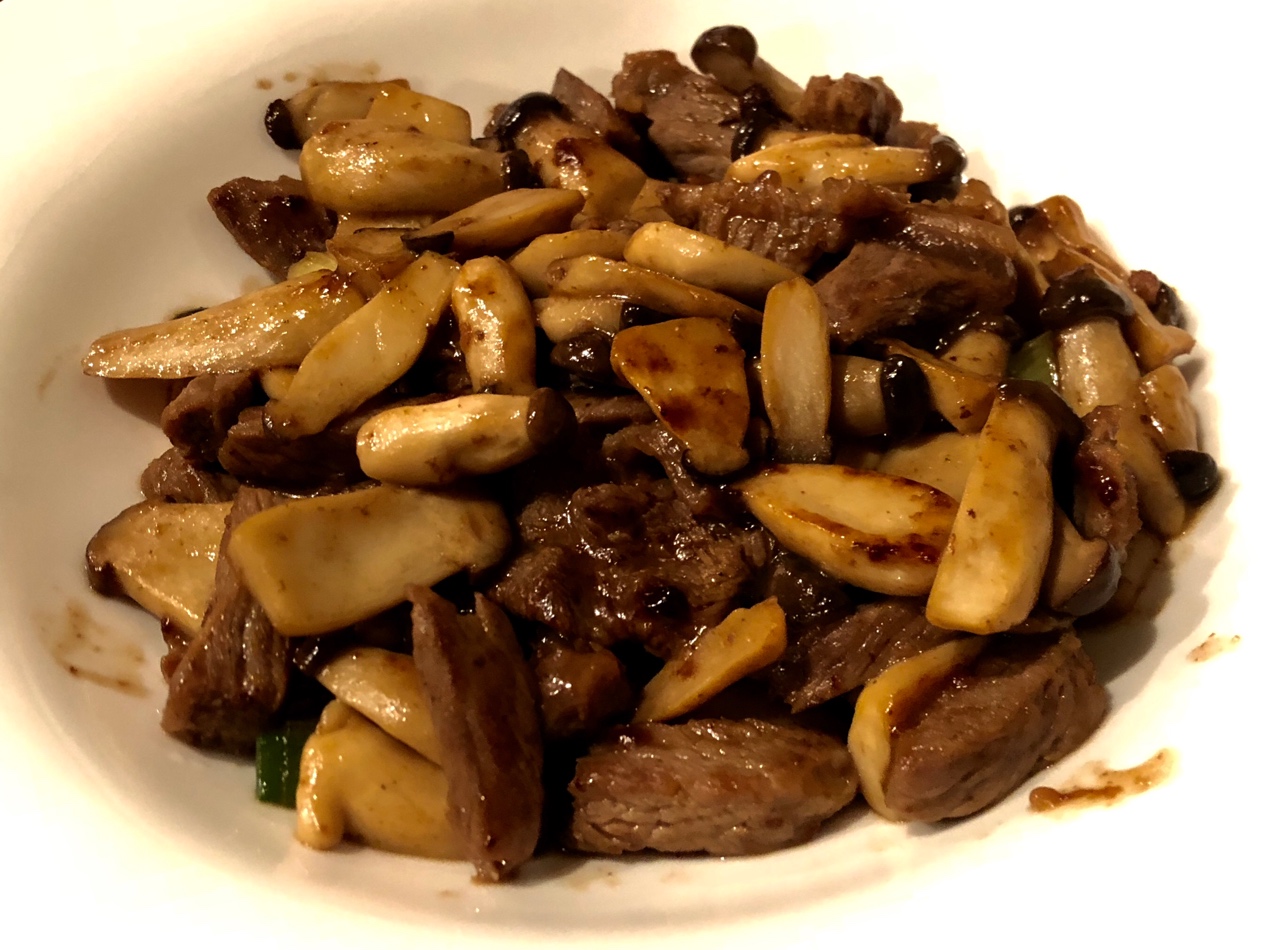 牛肉粒炒蘑菇