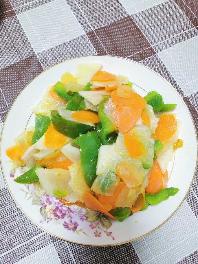 白萝卜炒青椒的做法
