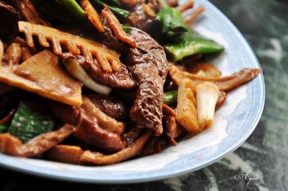素炒牛肝菌
