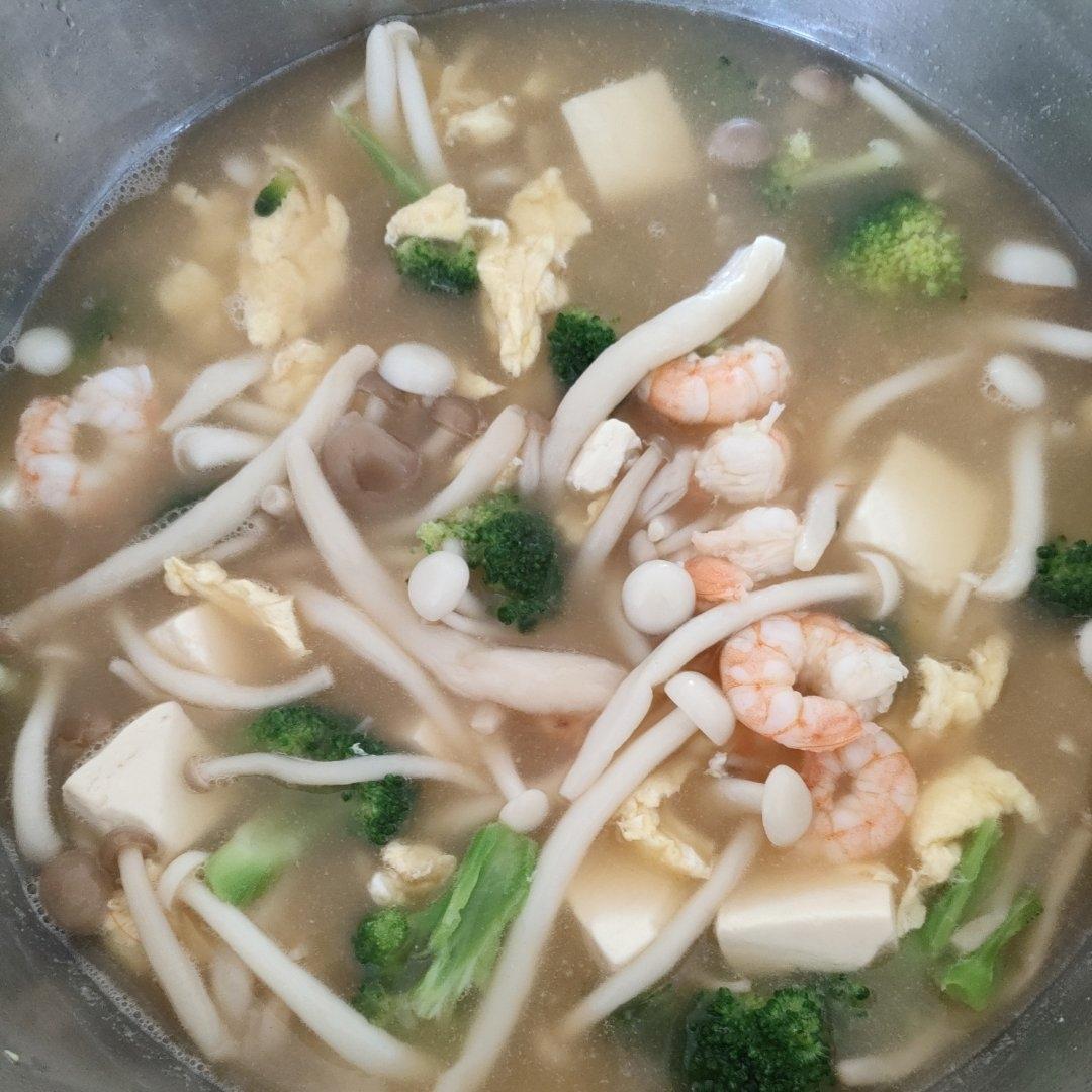 豆腐鲜虾菇菌汤