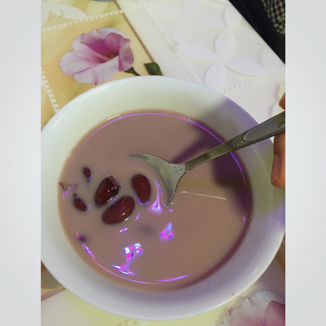 小丸鸡做的红豆牛奶糖水