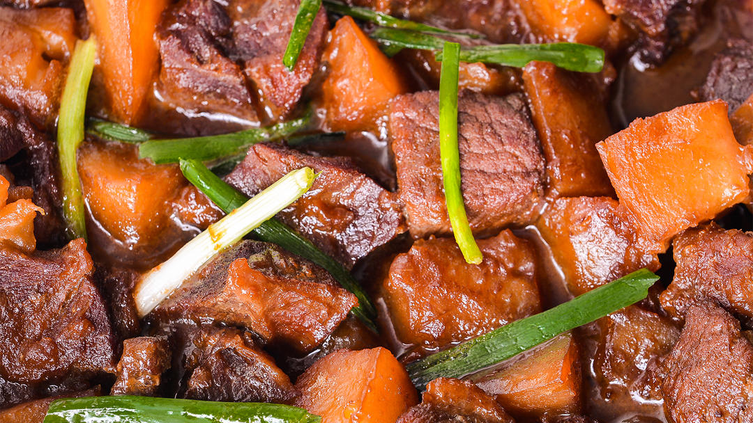 牛肉炖土豆 | 这样做牛肉好吃又下饭！今天真的给我吃撑了。的做法