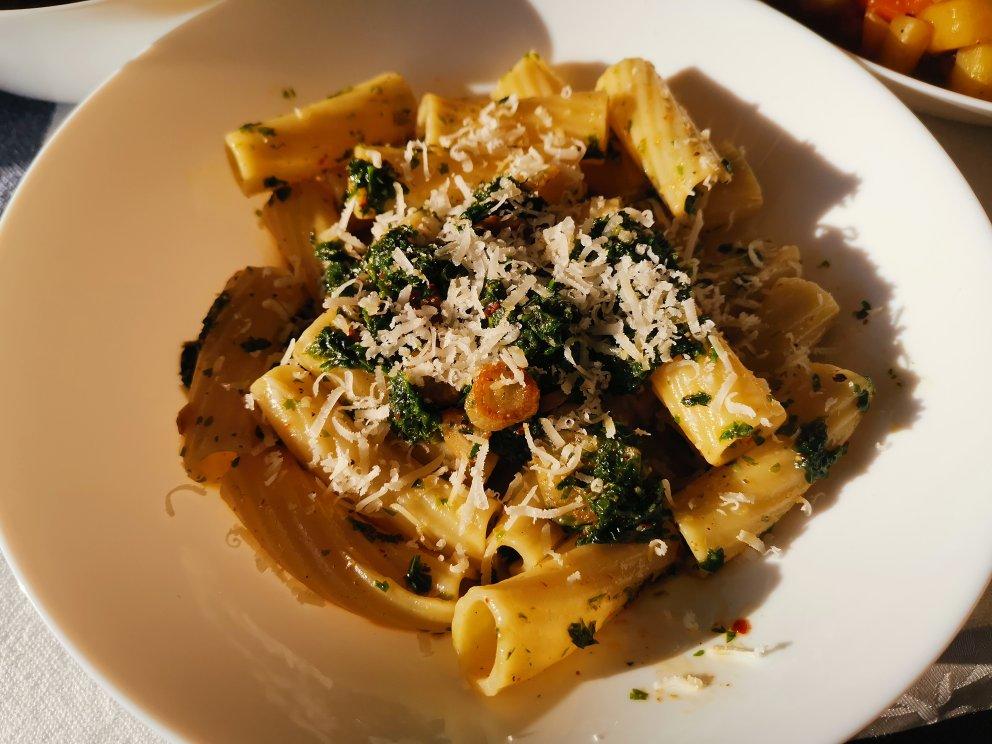 香蒜橄榄油欧芹意面（电影落魄大厨CHEF里给斯佳丽约翰逊做的无敌诱人的意面！）