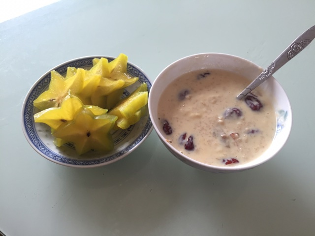 牛奶红枣燕麦粥（懒人早餐）