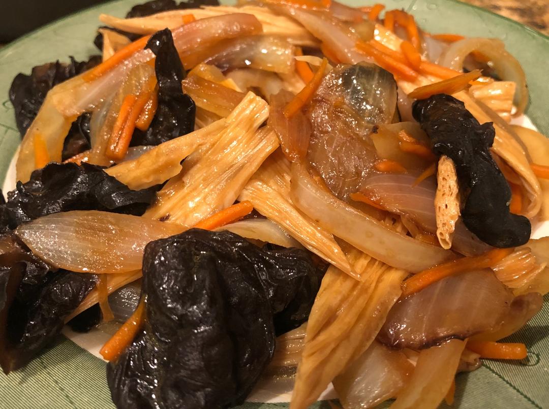 洋葱木耳炒腐竹