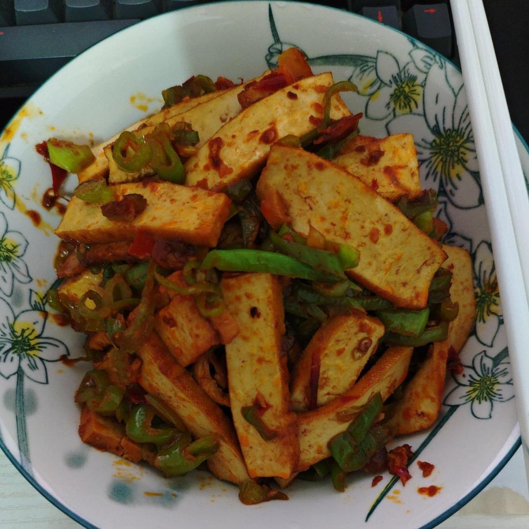香干炒青椒（比荤菜还好吃的素菜）