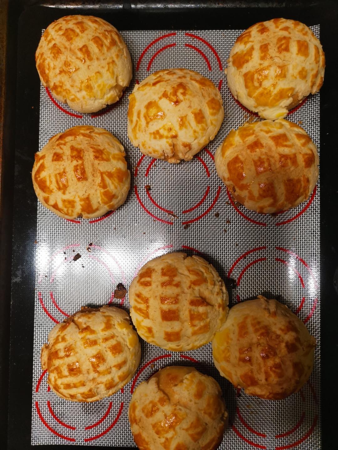 好吃到炸裂的港式菠萝包（附带制作酥皮的小视频）