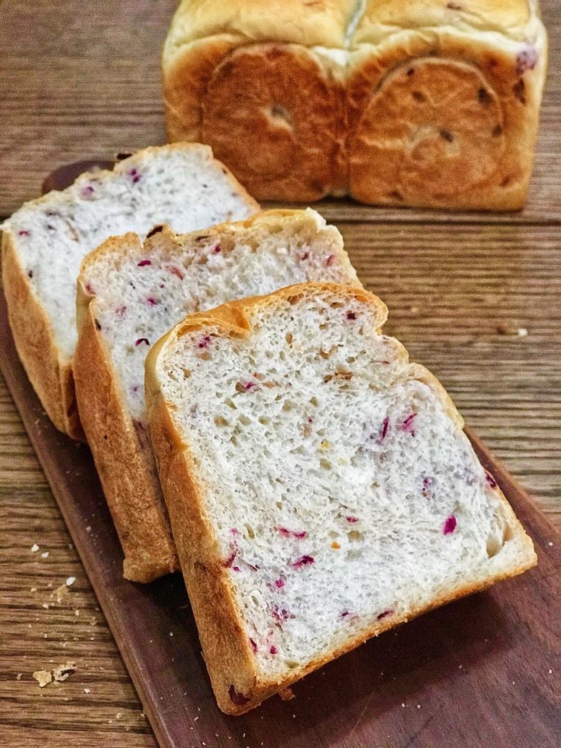 色与香同赋的玫瑰吐司