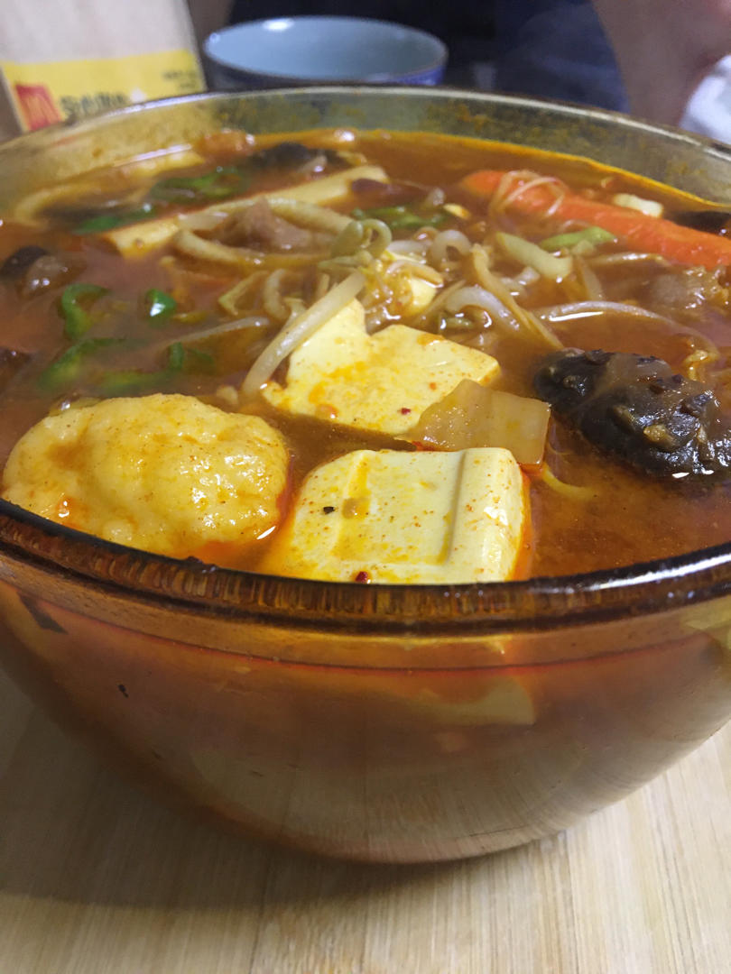 十分钟教你做一口汤、一口饭的韩式辣白菜豆腐汤（素食版）
