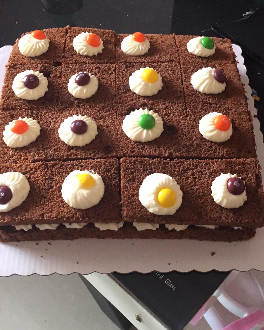 桃桃cq做的可可方形装饰蛋糕