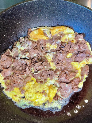 家常菜——滑蛋牛肉，嫩滑的牛肉，水润的鸡蛋，这是什么神仙料理？的做法 步骤10