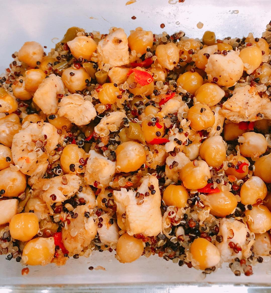 鹰嘴豆藜麦鸡胸沙拉