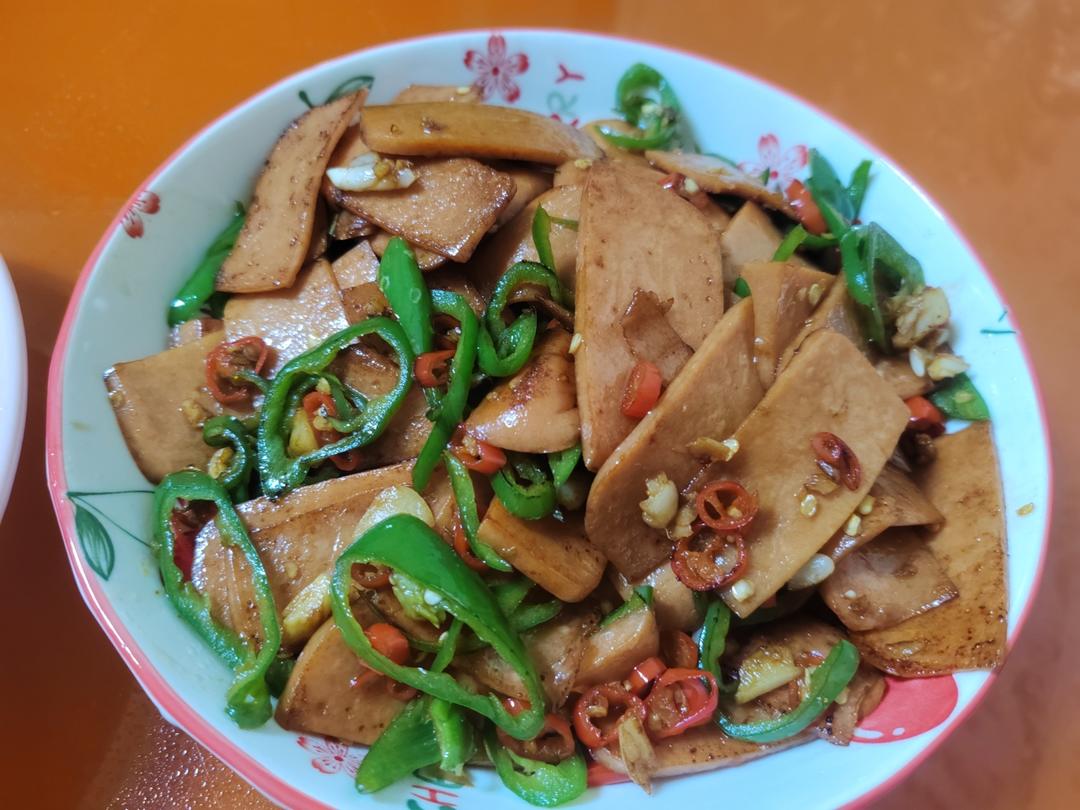 青椒炒火腿（午餐肉也可以）