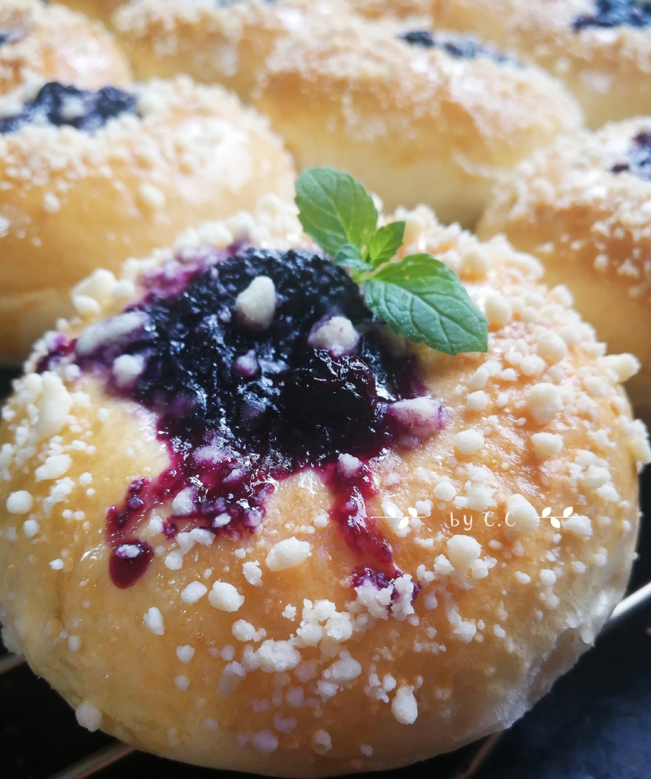 超好吃的波兰种蓝莓奶酥面包的做法