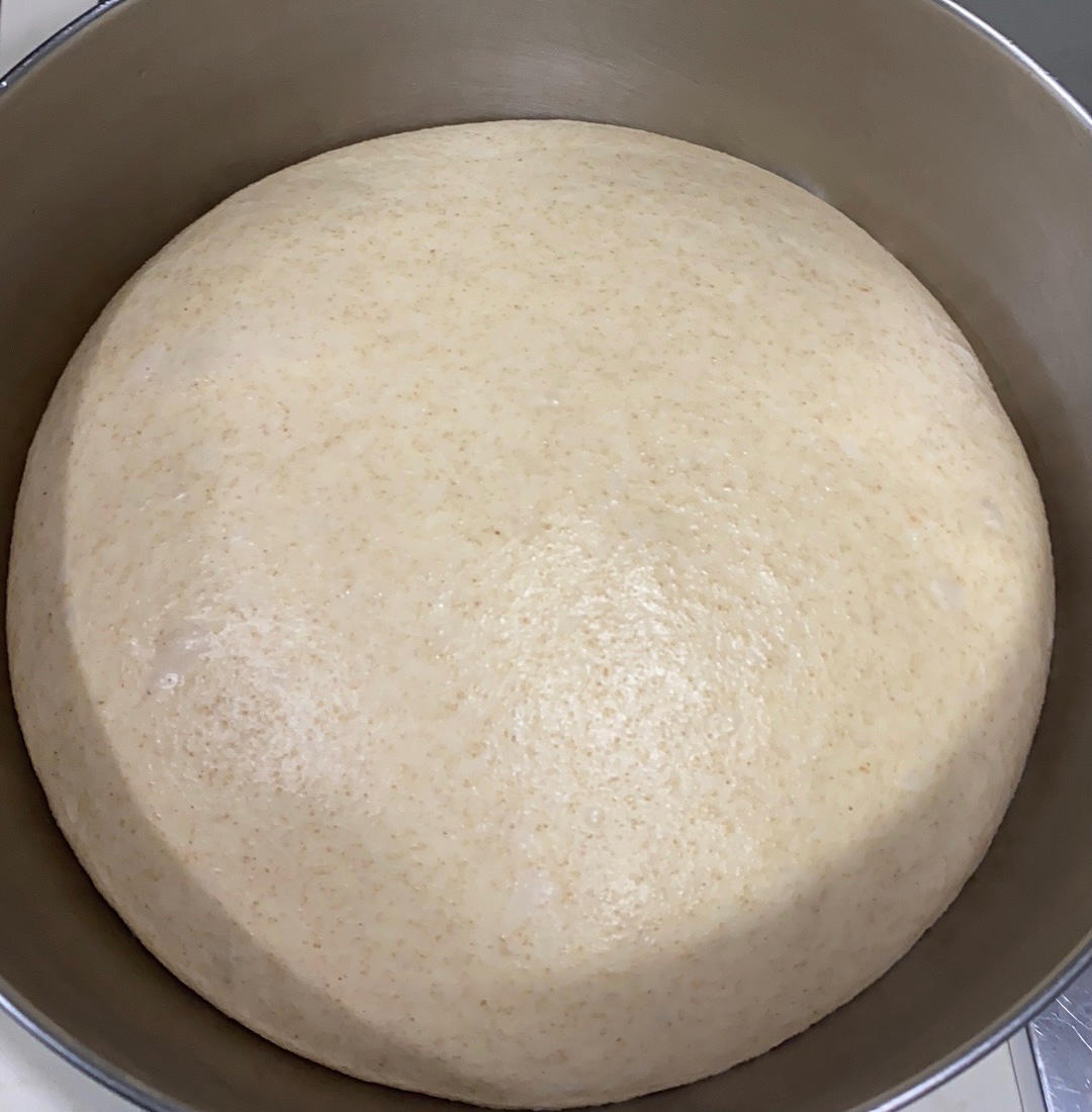 柔软的蜂蜜牛乳全麦吐司