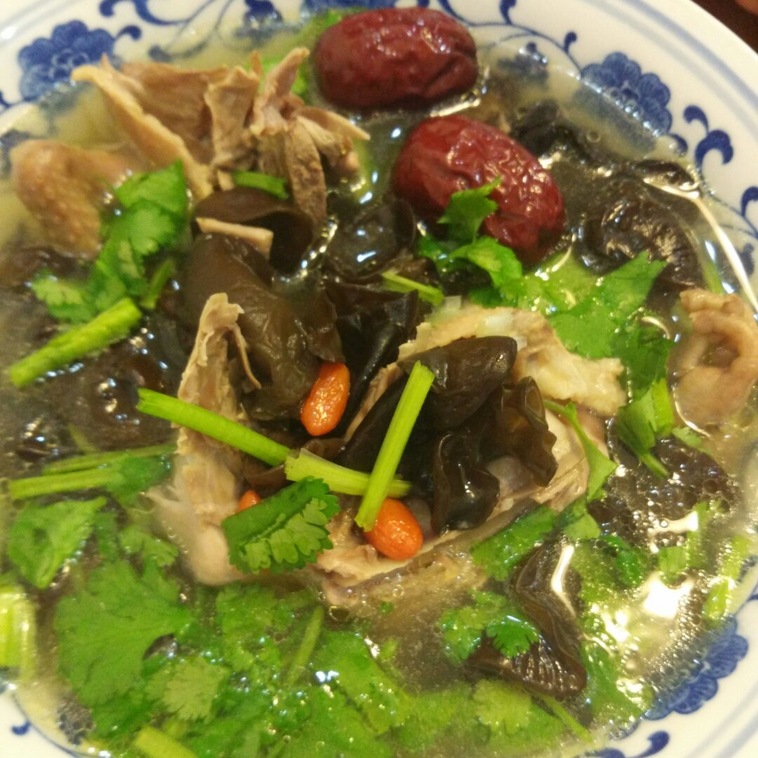 枣杞乳鸽汤