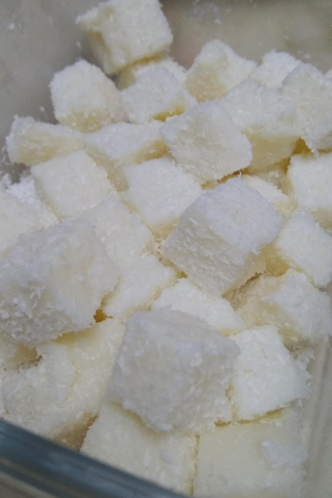 椰丝牛奶小方糕