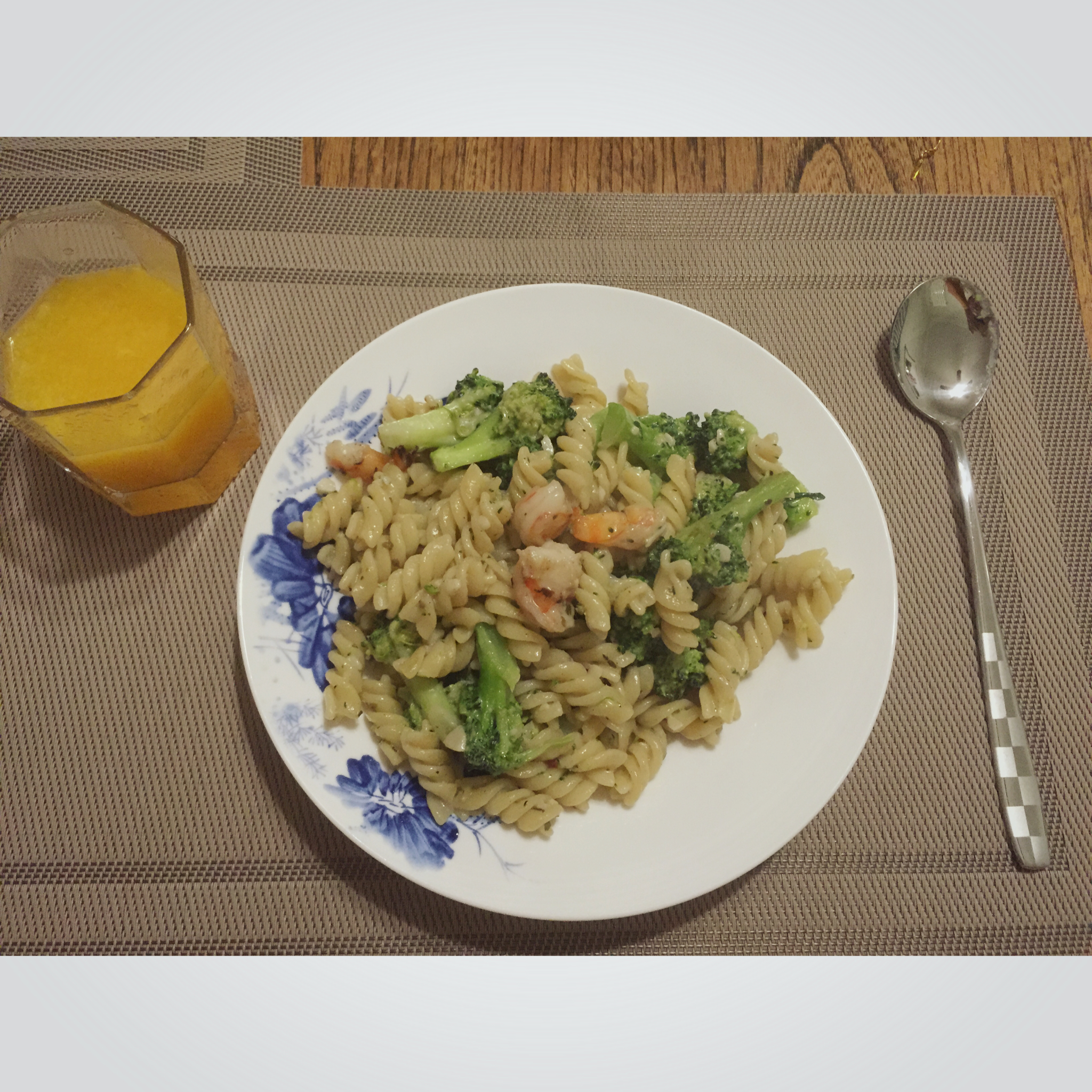 奶油西兰花虾仁意面