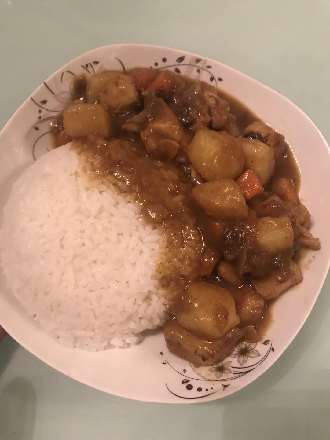 咖喱鸡肉土豆饭