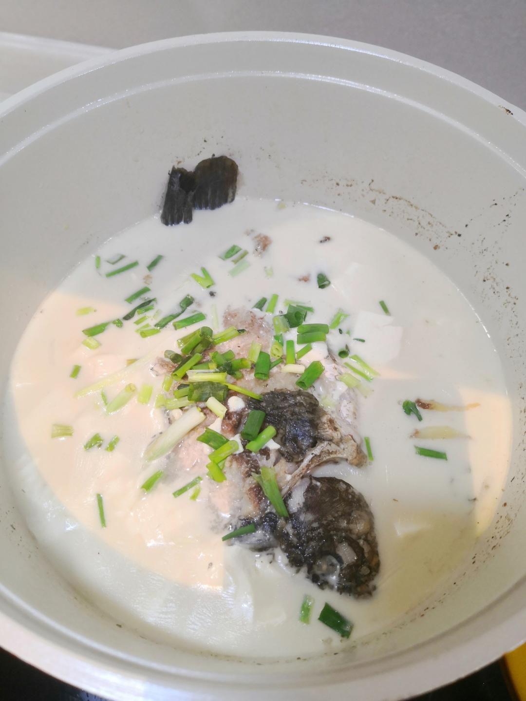 奶白鲫鱼豆腐汤|一条鱼最后的温柔