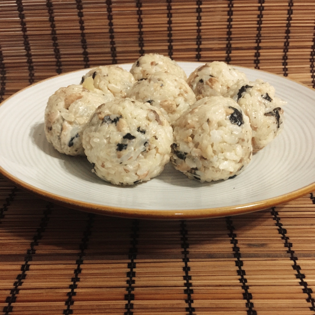 韩式金枪鱼海苔拌饭～饭团