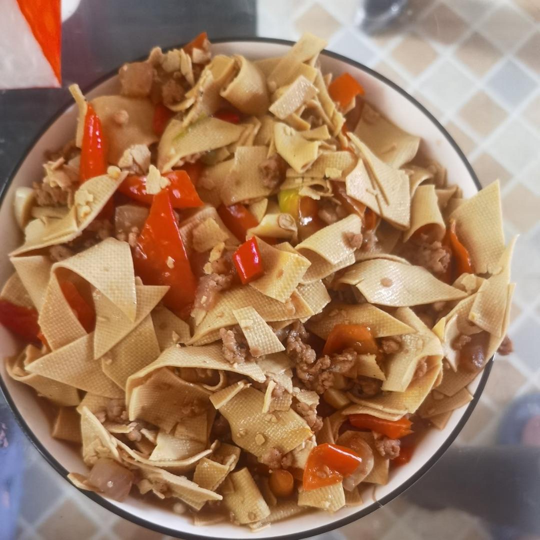尖椒干豆腐不要直接炒，大厨教你技巧，鲜香滑嫩味道好，太香了