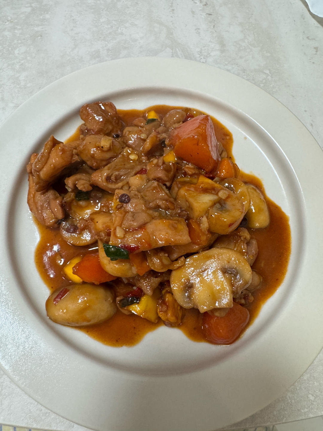 胡萝卜白蘑菇可乐炖鸡腿