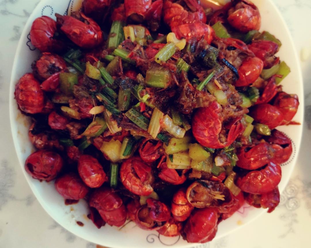 芹菜炒虾尾