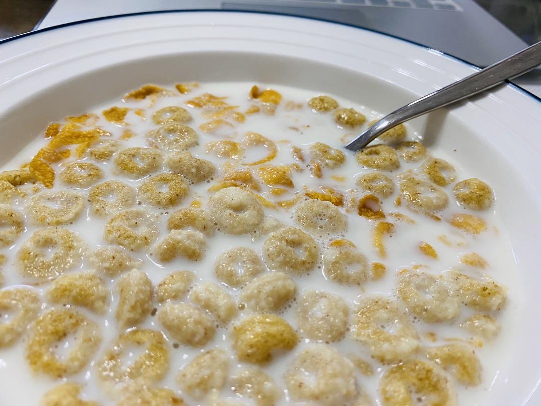 减脂餐【酸奶\牛奶玉米片，谷物圈】#好吃不怕胖的，代餐，早餐，饱腹#