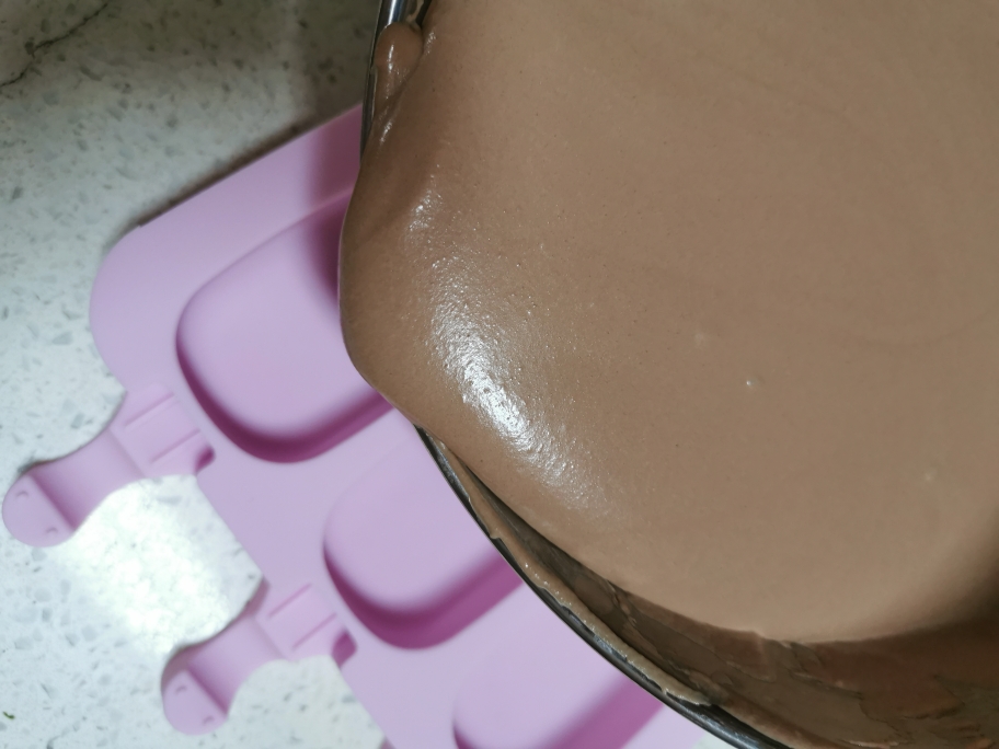 巧克力冰淇淋无冰渣（熬蛋黄制作法）的做法 步骤11