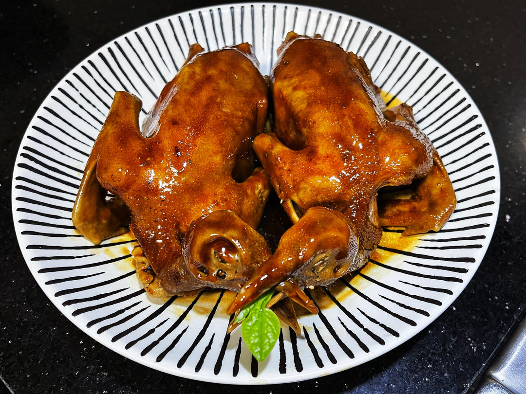 五指毛桃焗乳鸽