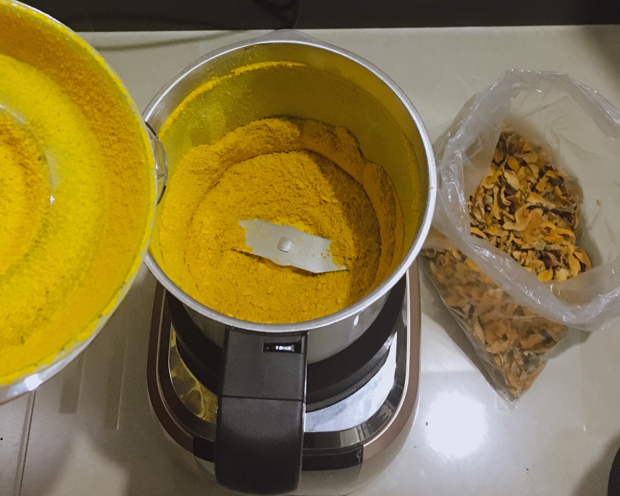 姜粉，豆浆，玉米汁，南瓜米糊和芝麻糊，美的破壁机WBL1021S的做法 步骤2