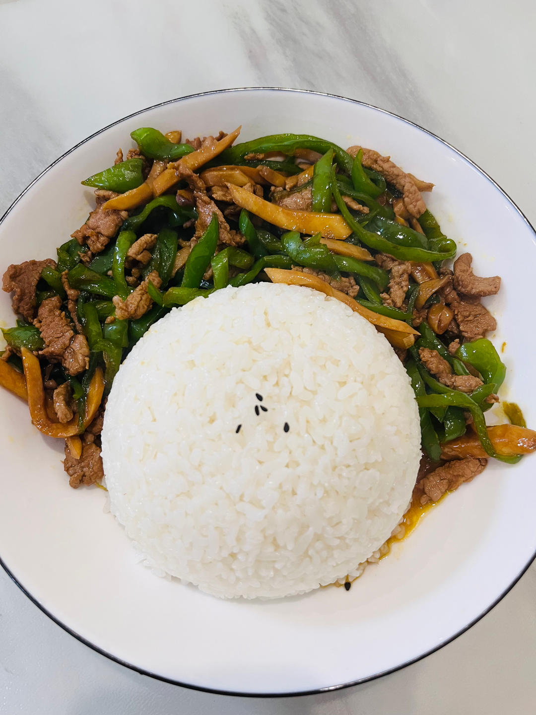 青椒肉丝盖浇饭