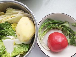 很棒棒的蔬菜疙瘩汤的做法 步骤2