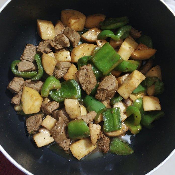 杏鲍菇黑椒牛排粒