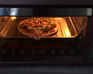 青椒洋葱香菇玉米牛肉披萨的做法 步骤7