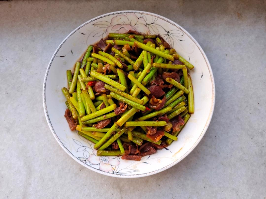 蒜苔小炒鸭胗