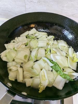 豆腐蛋饺白菜砂锅煲的做法 步骤3
