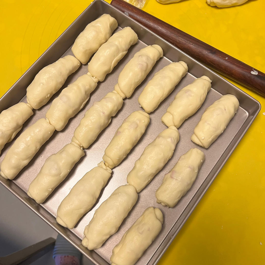 又香又软又拉丝，咬一口奶香十足！超治愈的淡奶油波兰种小餐包