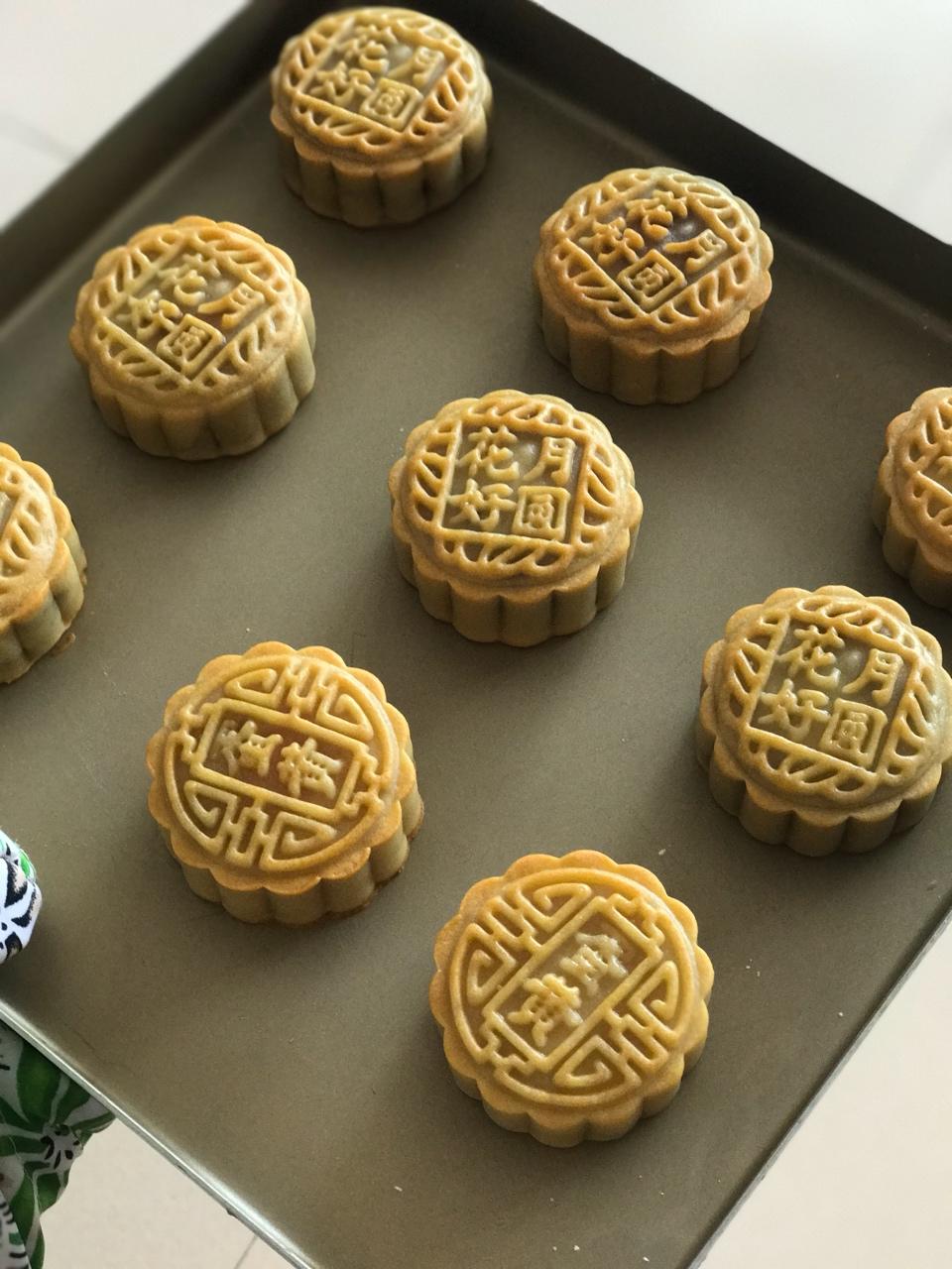 广式月饼—蛋黄莲蓉月饼
