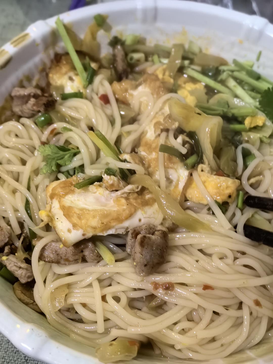 夏天来了，没胃口就来份香辣开胃榨菜肉丝粉